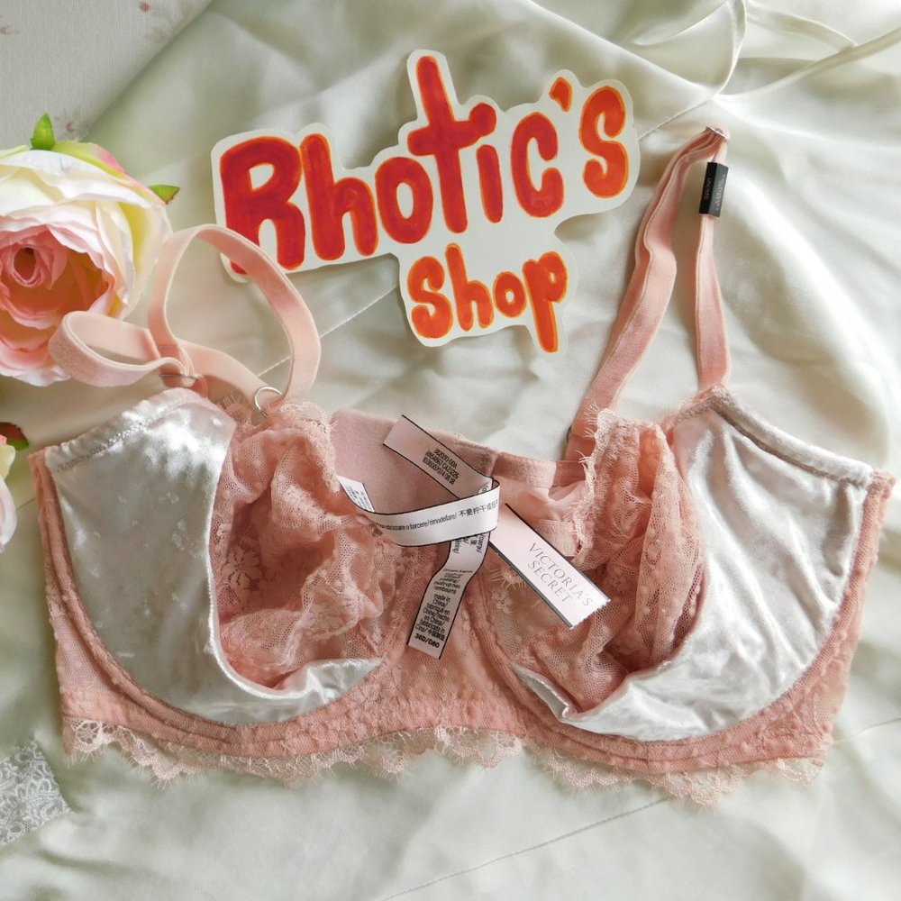 NWT Two Toned Crushed Velvet and Lace Bra